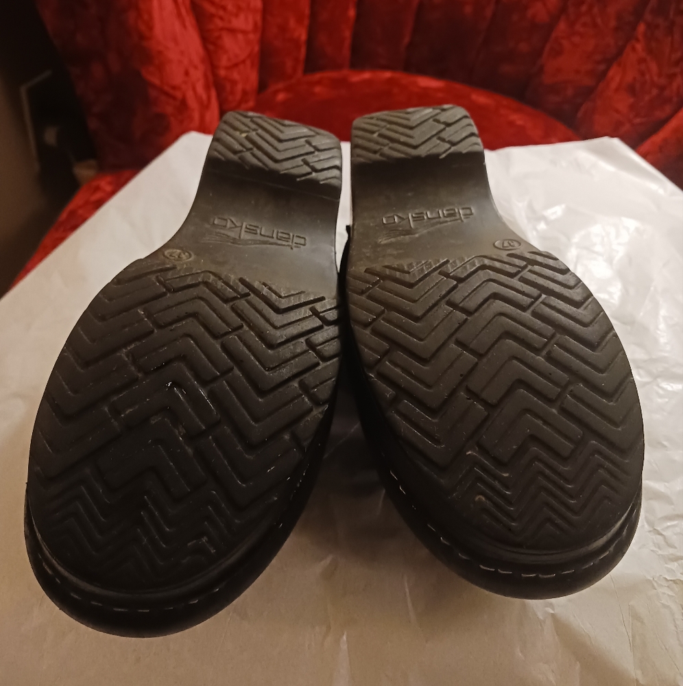 Dansko Women's Black Clogs - Picture 4 of 4